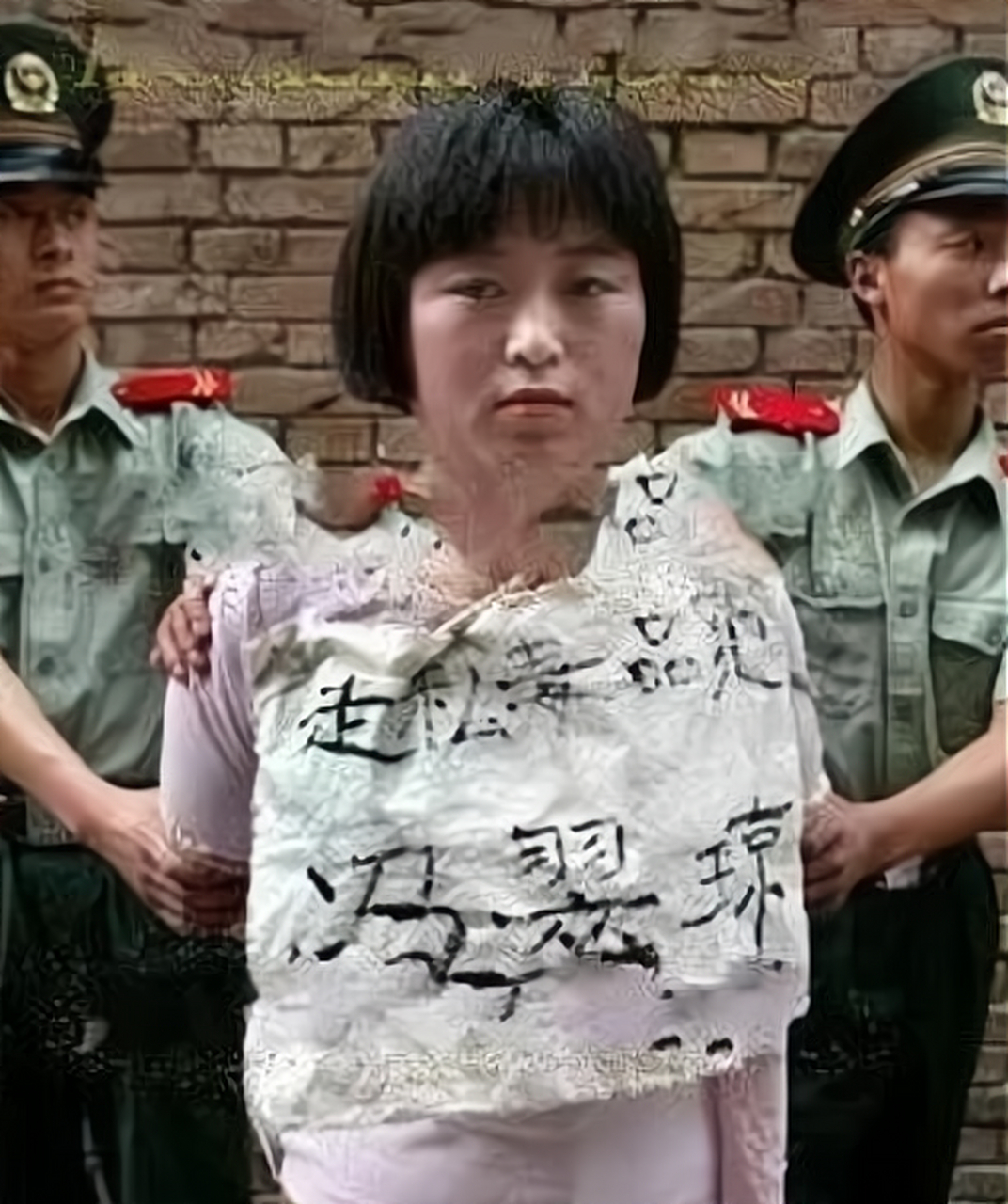 2003年6月26日,21岁的冯翠琼穿着家人买给她的新