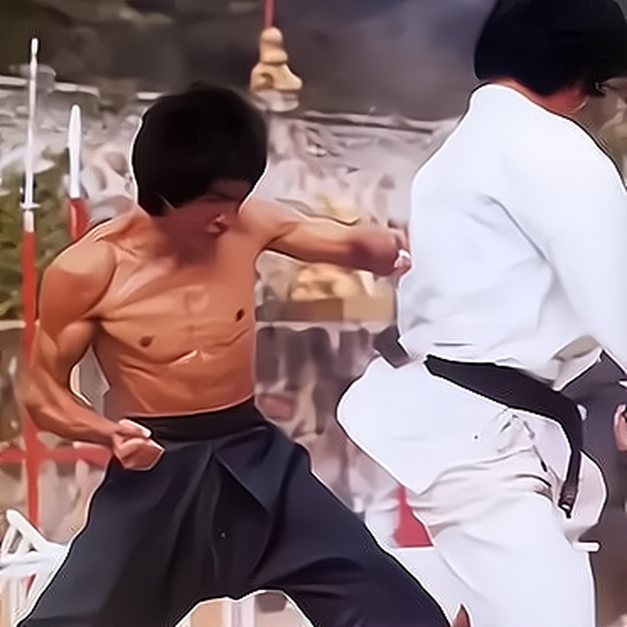 李小龙的早期照片,浑身上下都是肌肉,一秒能打9拳,他的腿速更快!