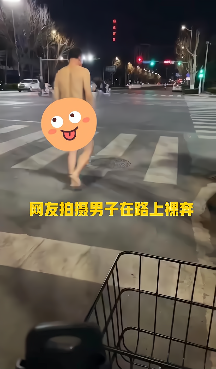 男子为了一百万裸奔出门一小时,在路上被警方抓获,网友:不要脸