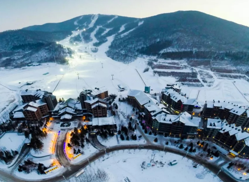 冬季旅游好去处亚布力滑雪场,设施齐全,让你实现空中飞翔