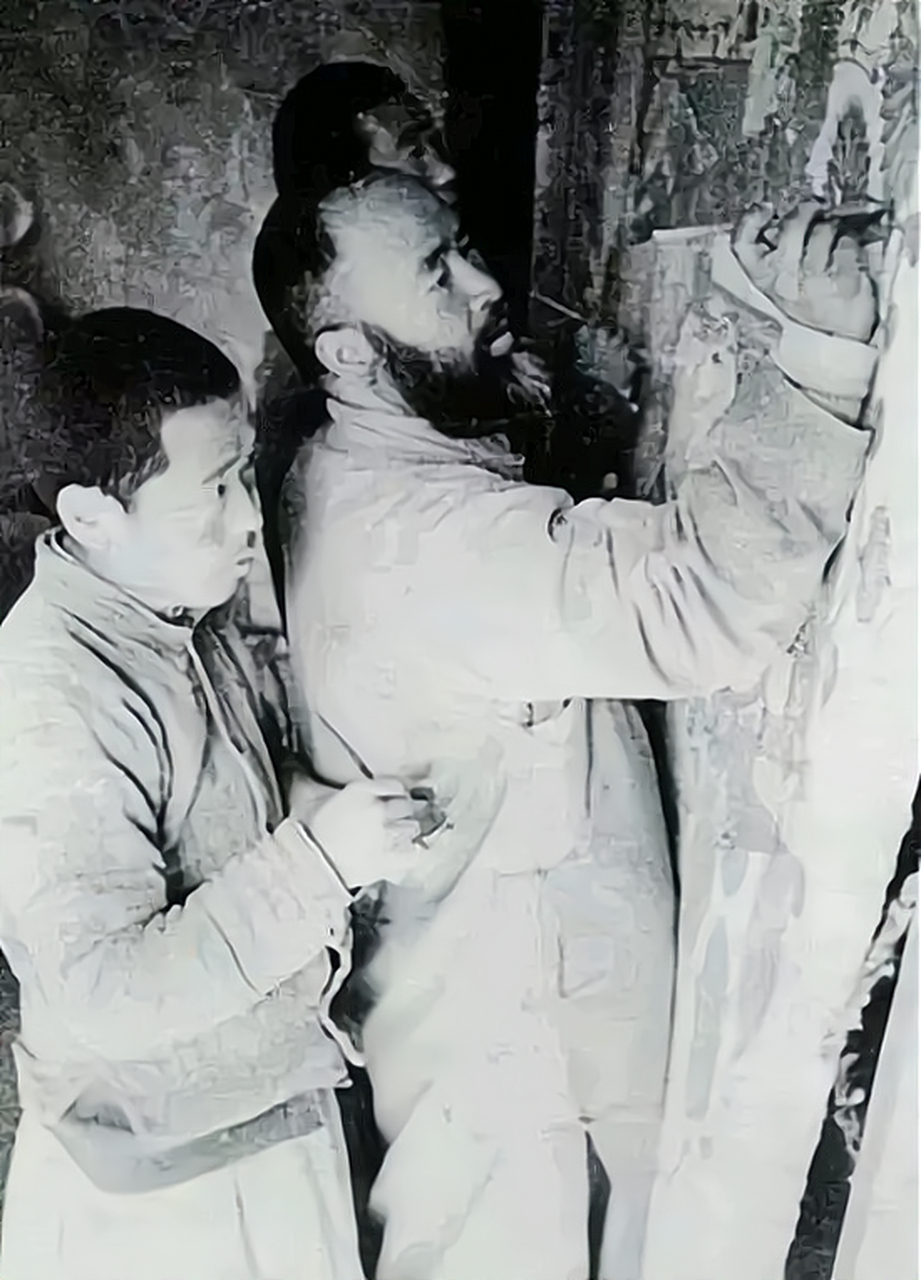 1941年,张大千及其弟子在第20窟临摹莫高窟时,被五代壁画所吸引,但接