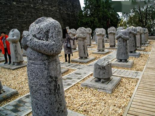 武則天墳墓眾多疑團,其中包括61無頭石人,最後卻被農民給破解了