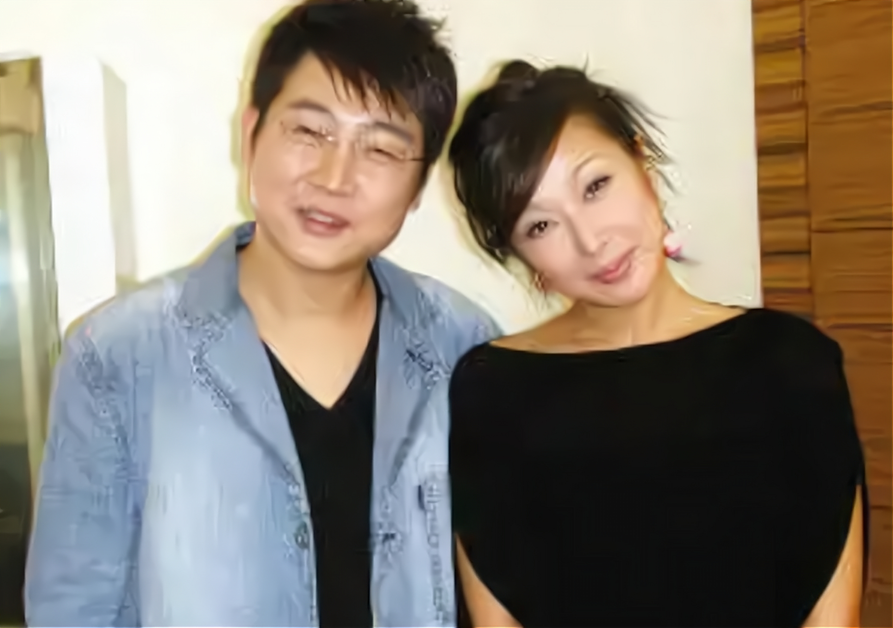 2000年,歌手孙悦的男友居鹏在车库被抢劫受伤,医治无效死亡.