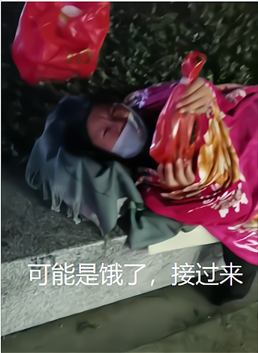 深圳:广西流浪女肚子微微隆起,疑似怀孕,依旧不肯接受路人帮助