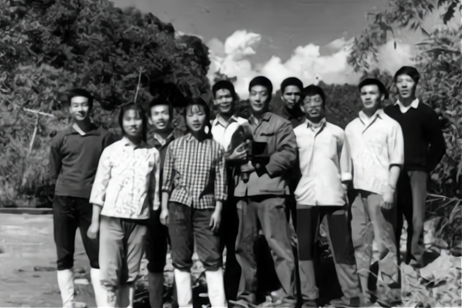 1974年,年仅21岁的朱梅华在云南西双版纳做了下乡知青.