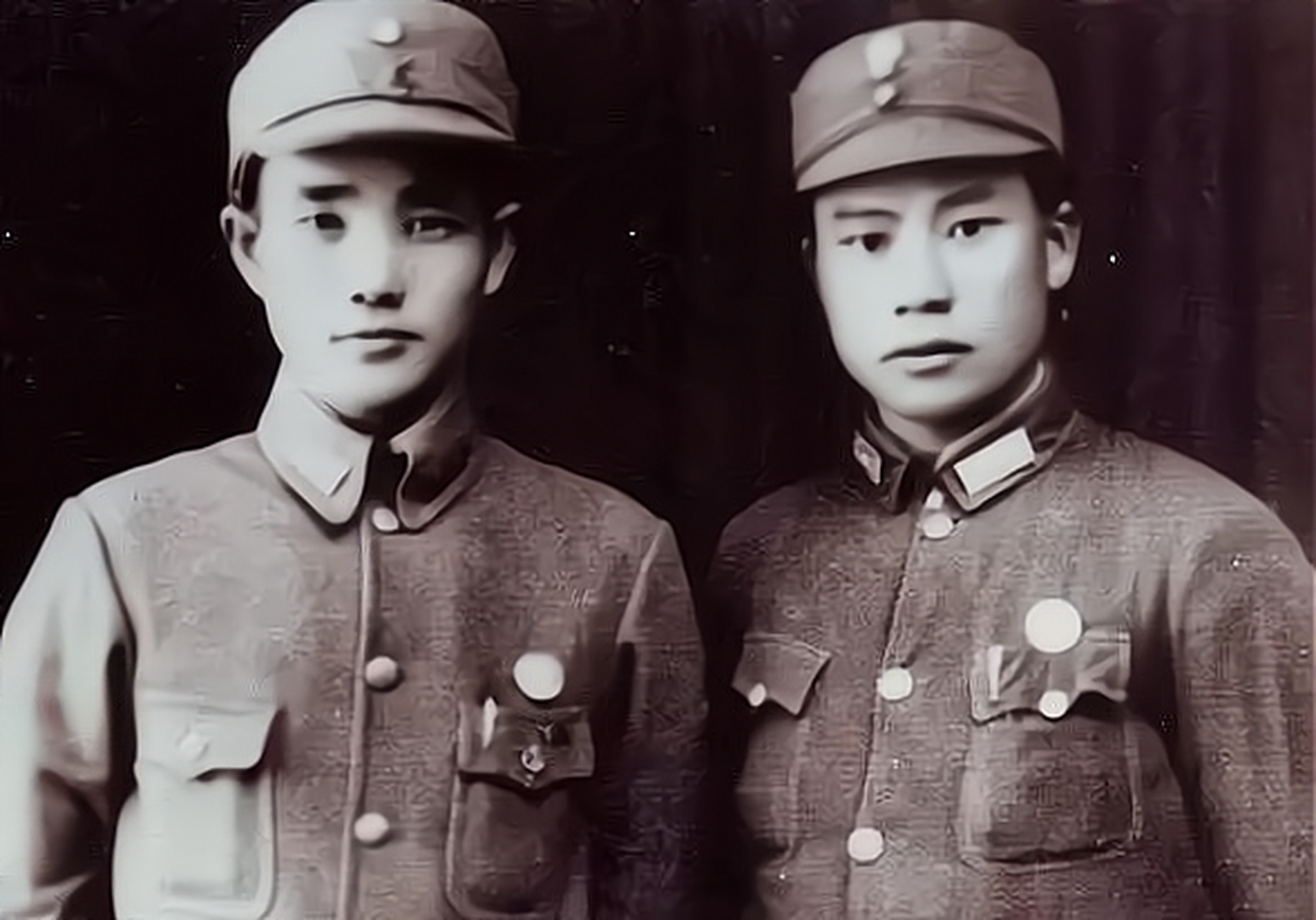 审查龙飞虎主要是1941年2月,龙飞虎率三辆大卡车护送40多个干部由