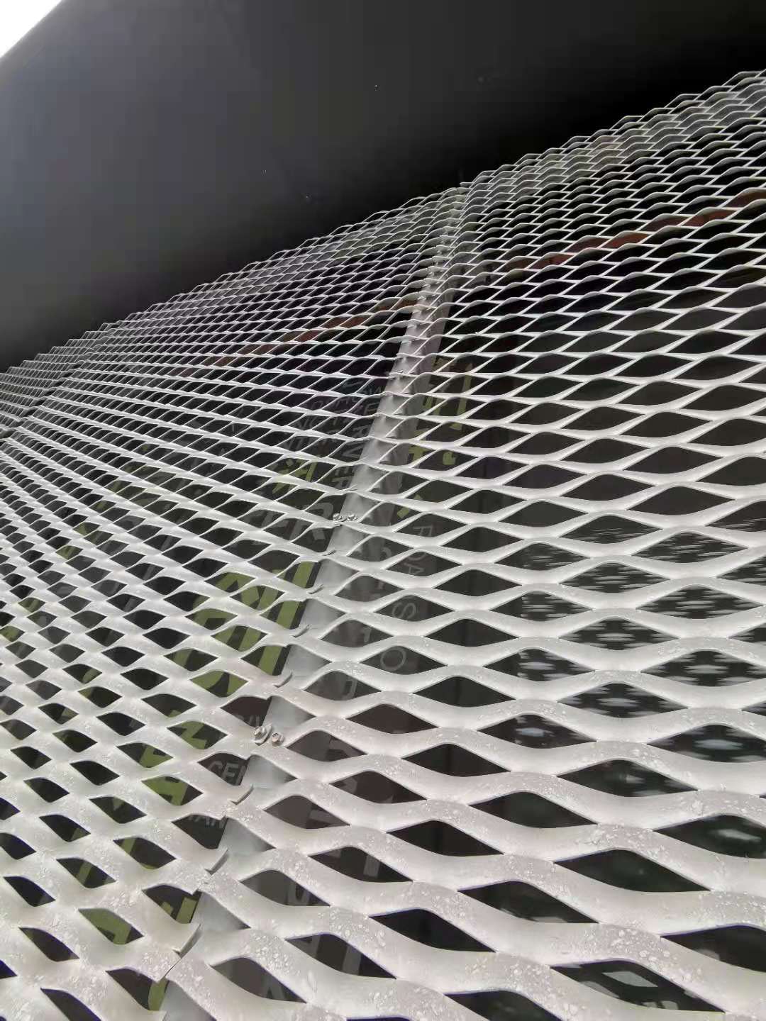 由上海迈饰新材所提供的铝板网材料
