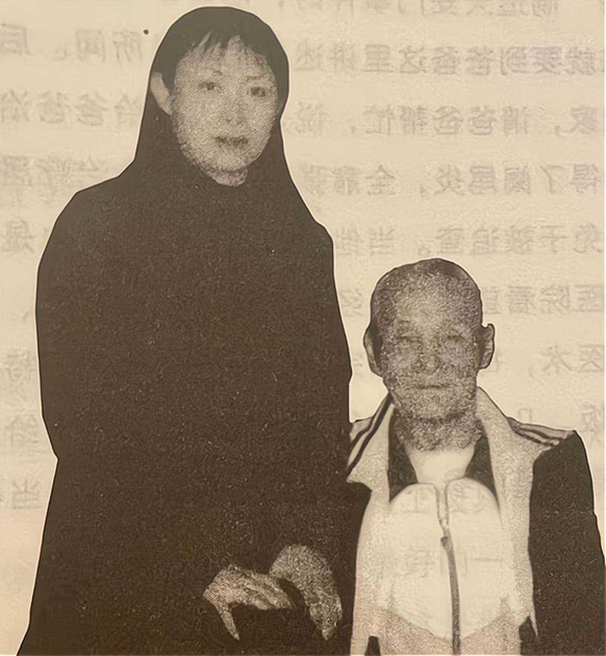 2004年一老人逝世,王近山子女参加告别仪式,人们才知其特殊身份.
