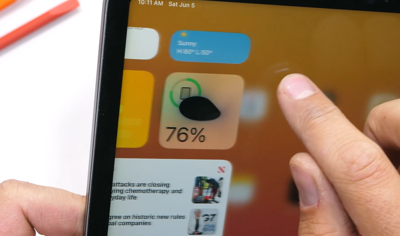 新款iPad Pro暴力测试，机身轻松掰弯后，屏幕依然能正常使用！