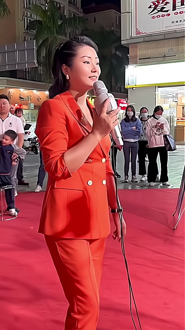 武汉美女歌手罗姣身高图片
