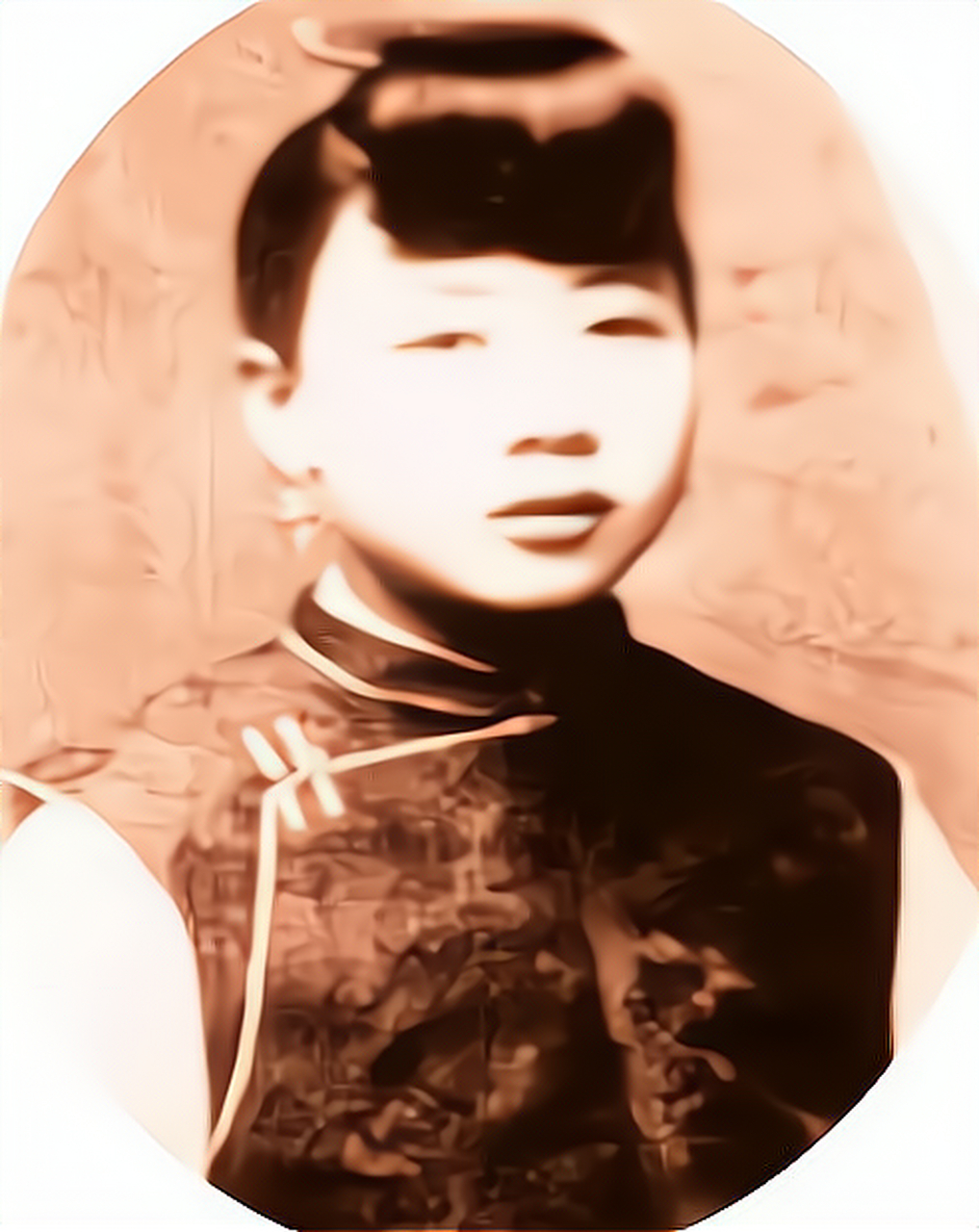 八国联军占领北京时,赛金花在西单石头胡同重操旧业.