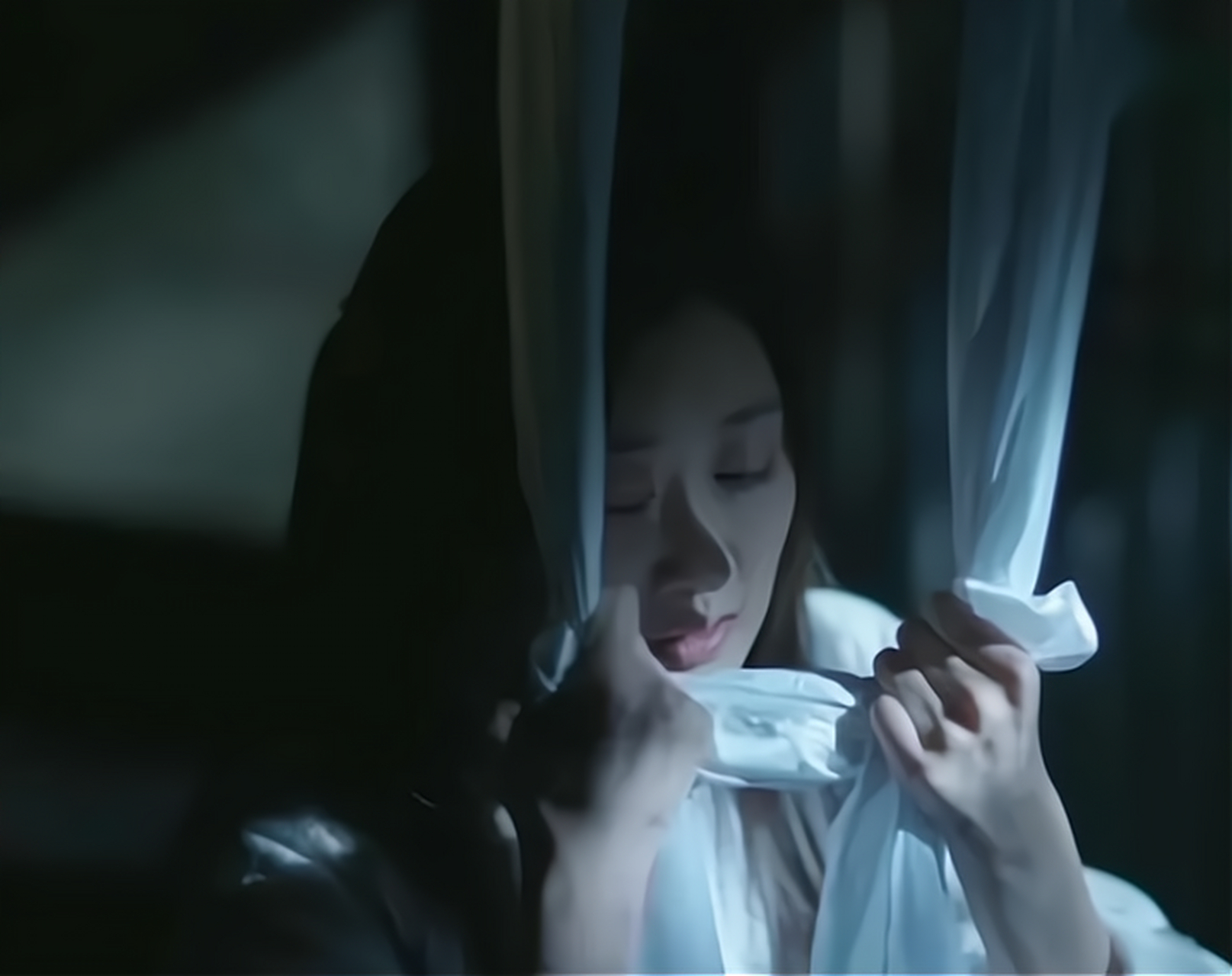 公元1075年,大辽皇帝耶律洪基对着皇后萧观音劈头盖脸一顿猛打,赐白绫