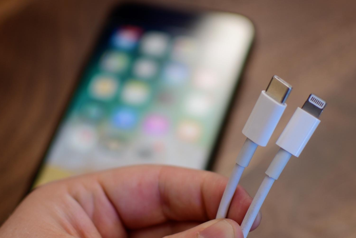 苹果突然决定，闪电基座已经“停产”，iPhone有望更换USB-C！