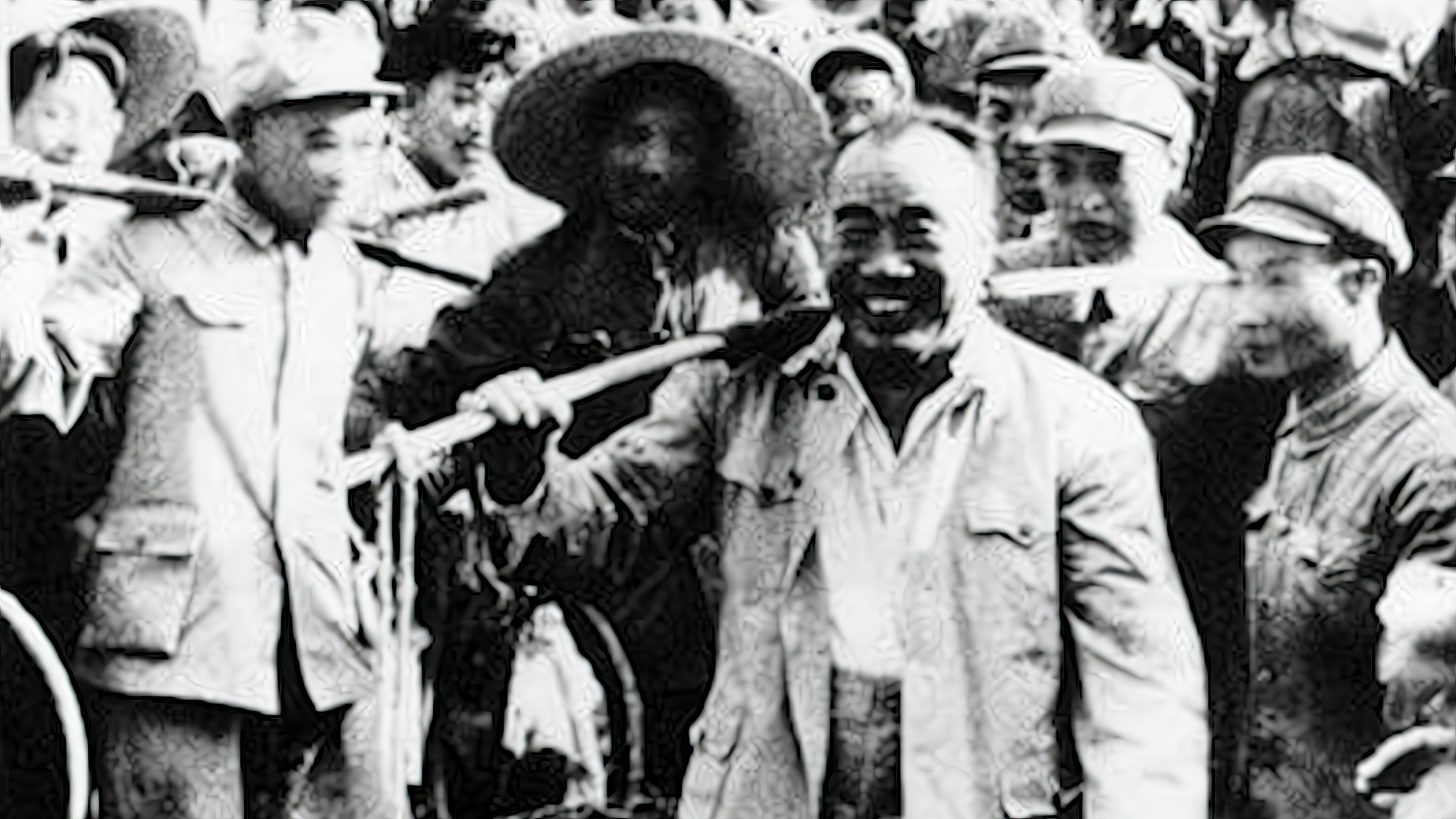 历史# 美国记者史沫特莱在她的作品《伟大的道路》中这样写道:"一个