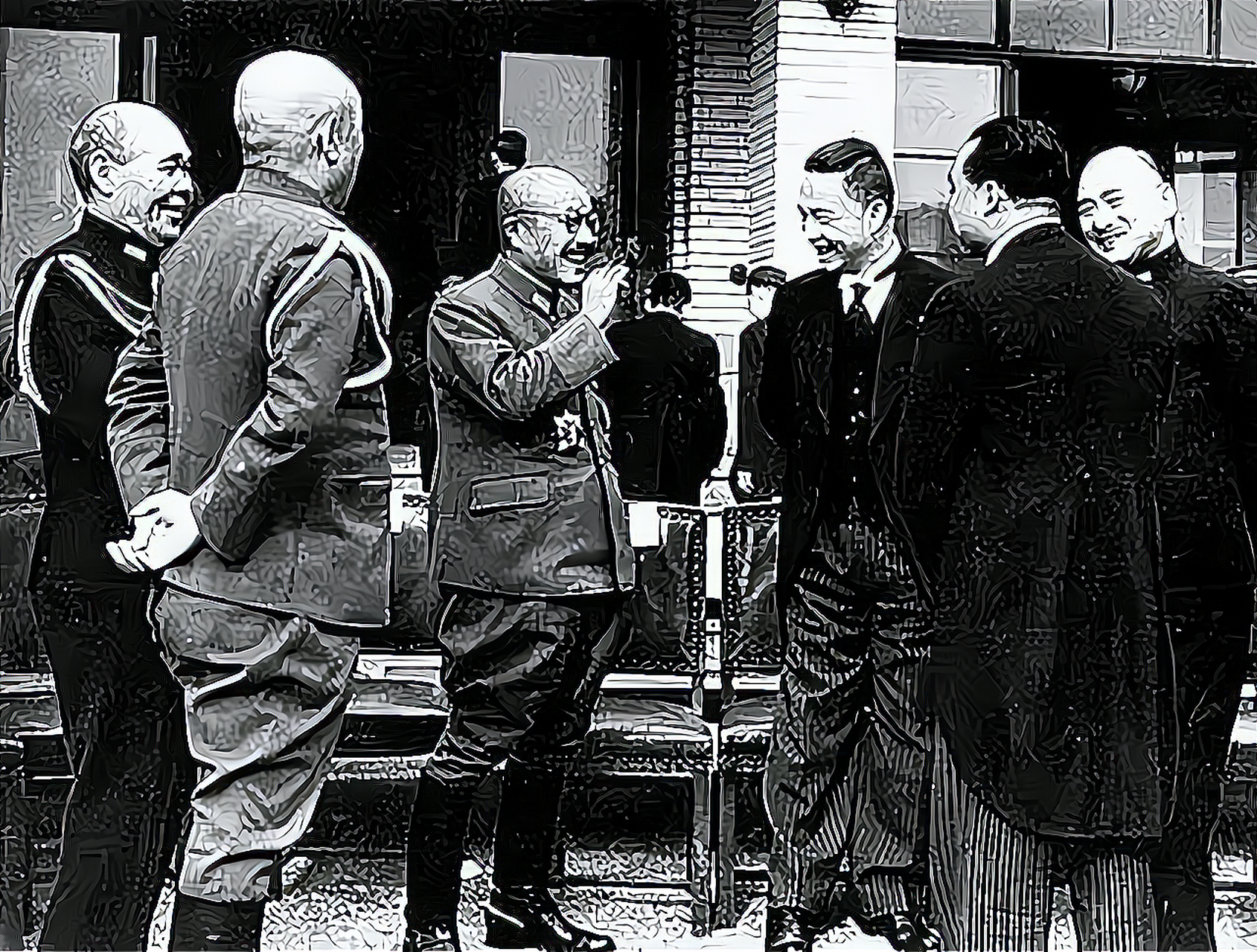 2005年,汪精卫儿子回国祭拜,看到父母的跪像后,含泪说了9个字!