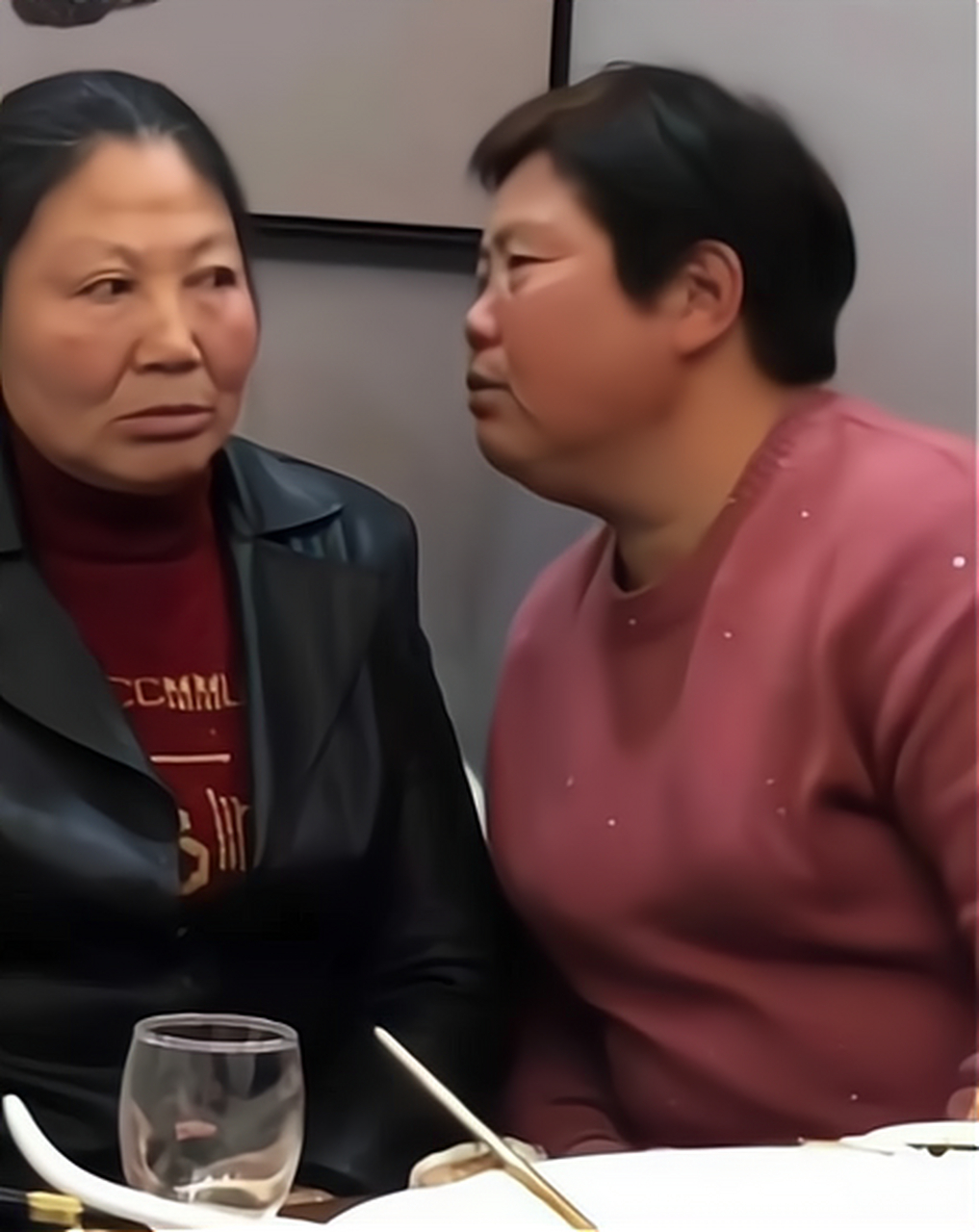 看着表情就知道,阿姨在说她家媳妇做的不地道