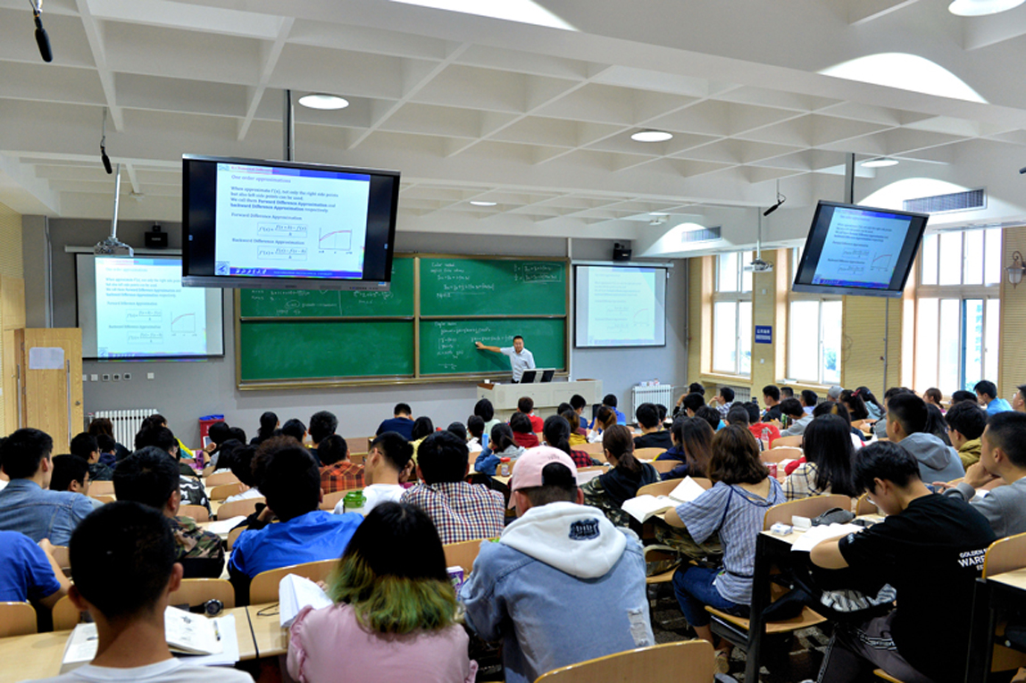 大学阶梯教室照片图片