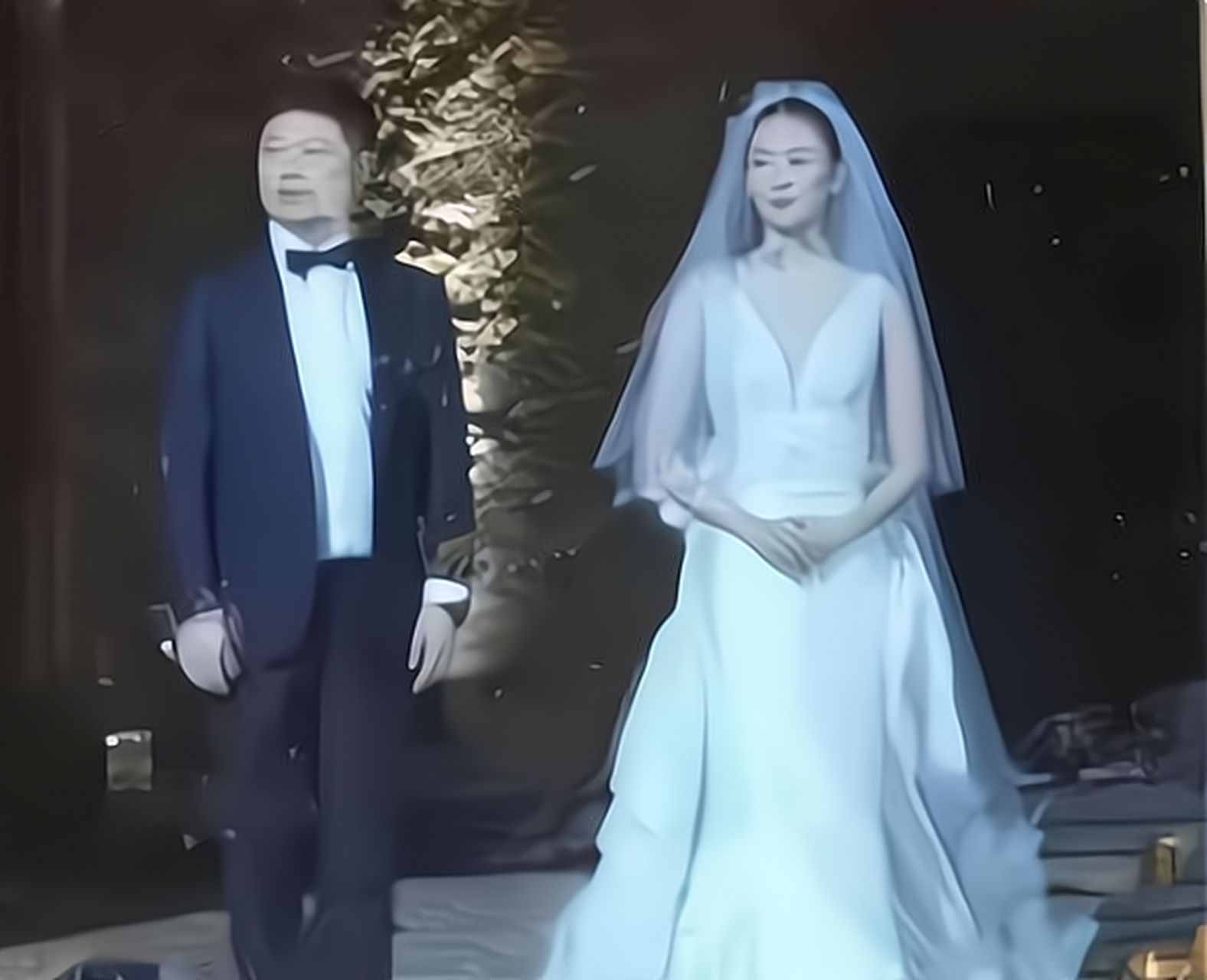 2019年童瑶和王冉举行了一场浪漫的婚礼,两人在盛大的婚礼中彼此约定