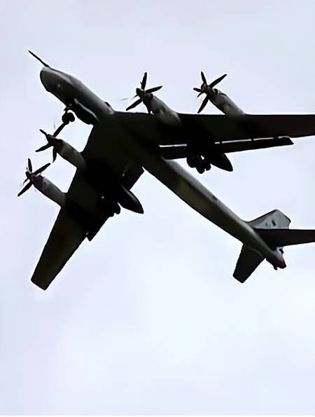 图95远程战略轰炸机,声音十足恐怖,美国都怕它-度小视