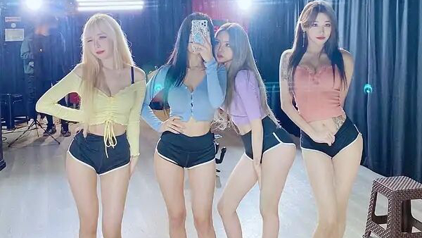 英雄联盟:大舅子老婆疑似进军女团?网友:一家子的神仙颜值!