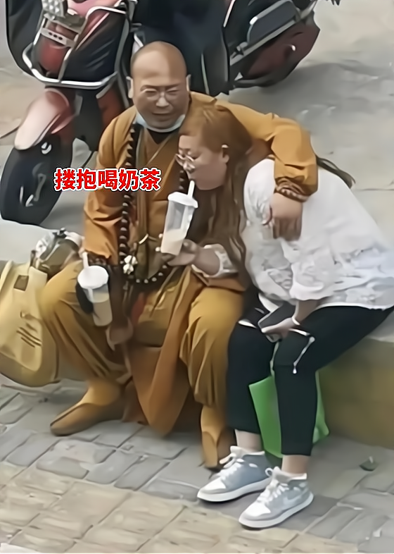 左手奶茶右手是你图片图片