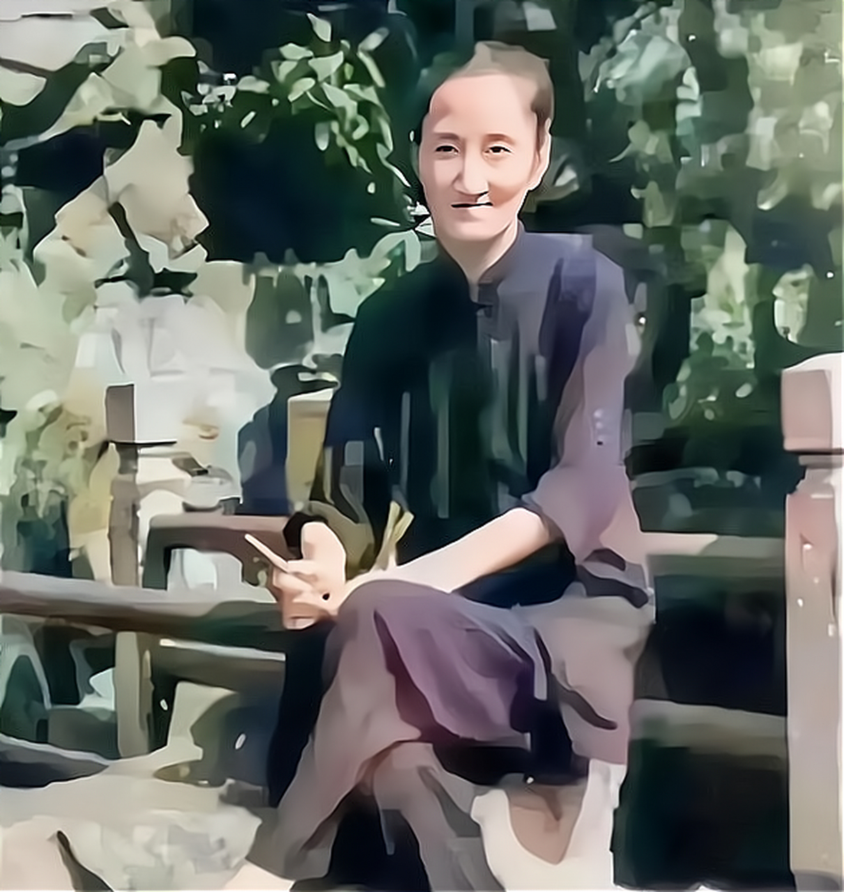 让人震撼的是,对比民国才女陆小曼年轻时的美貌与年老后的容颜,简直像