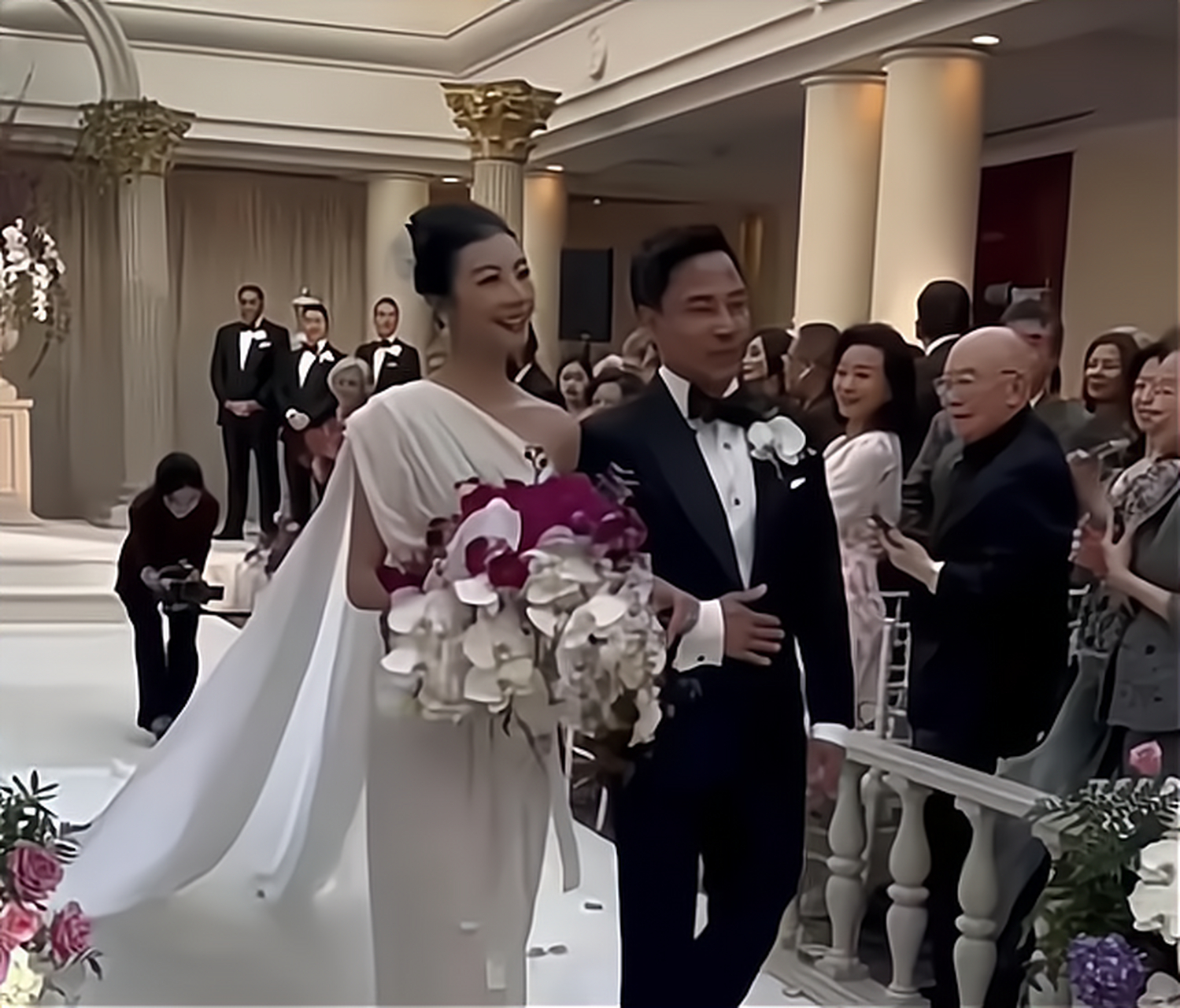 46岁谭元元美国大婚,老公是1米6富豪,曾因"土豆网小三"引争议!