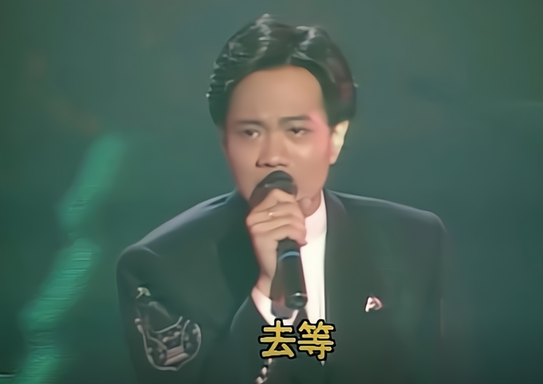 《吸烟的女人》是二人组合raidas一首原创作品,黄耀光负责作曲和编曲