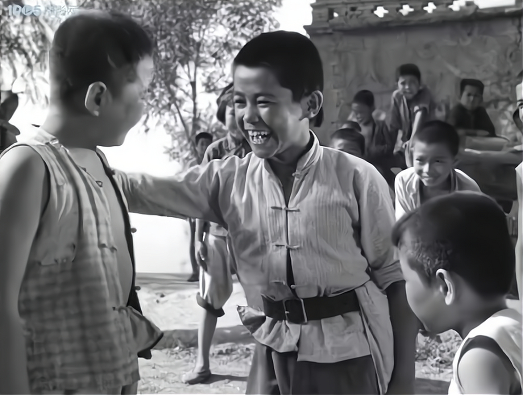 老电影《小兵张嘎》中,嘎子憨厚朴实,单纯天真,淘气任性,机灵神气,一