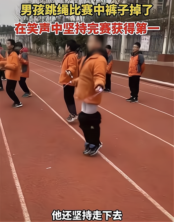 小学生脱裤子图片