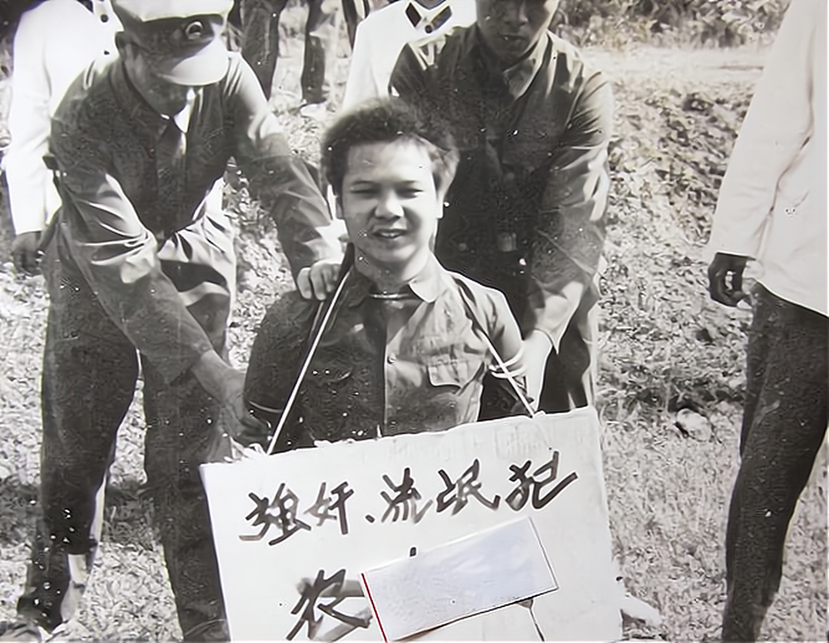 1983年,杨得志的女儿杨秋华夫妻二人到河南旅游.