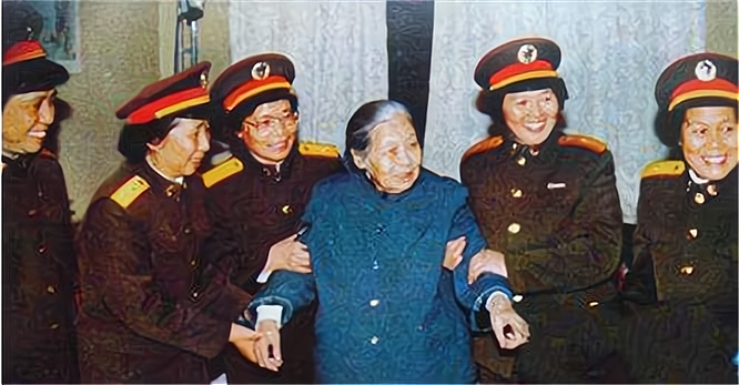 1988年我軍恢復軍銜時,授予五位女將軍,她們是哪裡人?有何貢獻