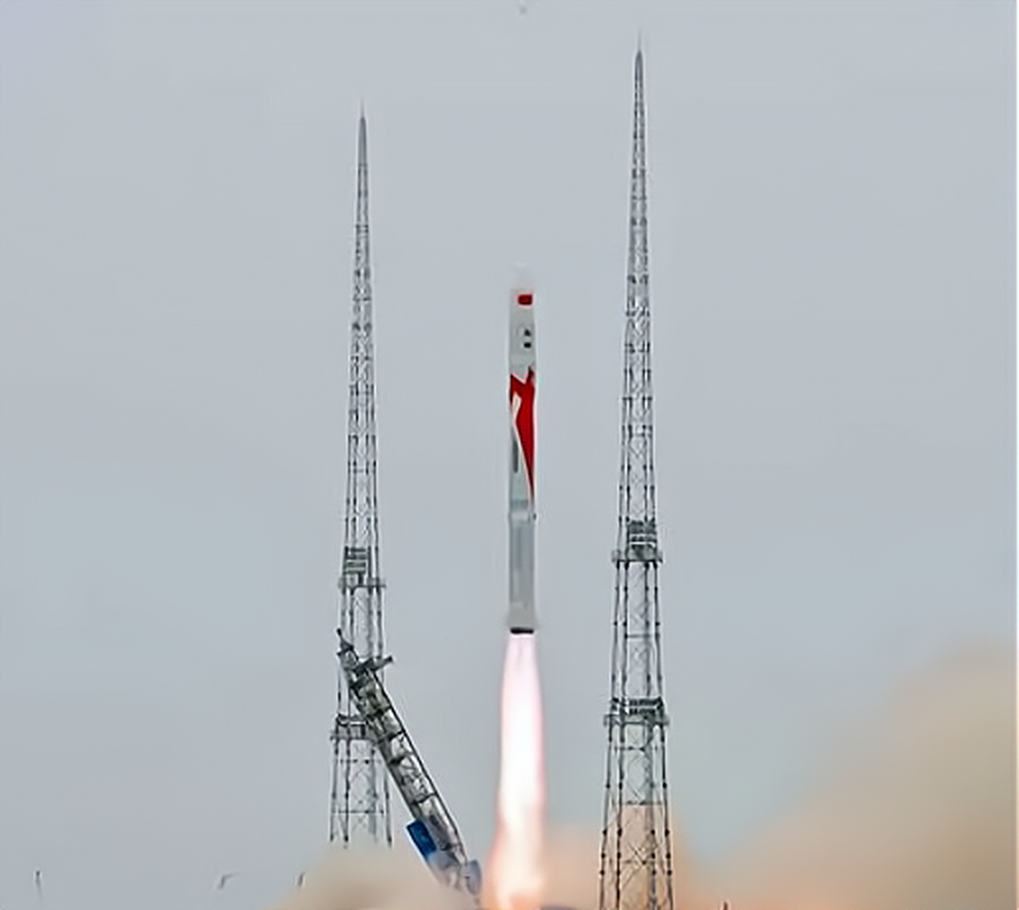 特大好消息:"朱雀二号遥二运载火箭发射成功",中国