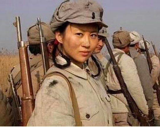 巾帼不让须眉:抗战时期的八路军女战士,刻苦训练,英勇抗战