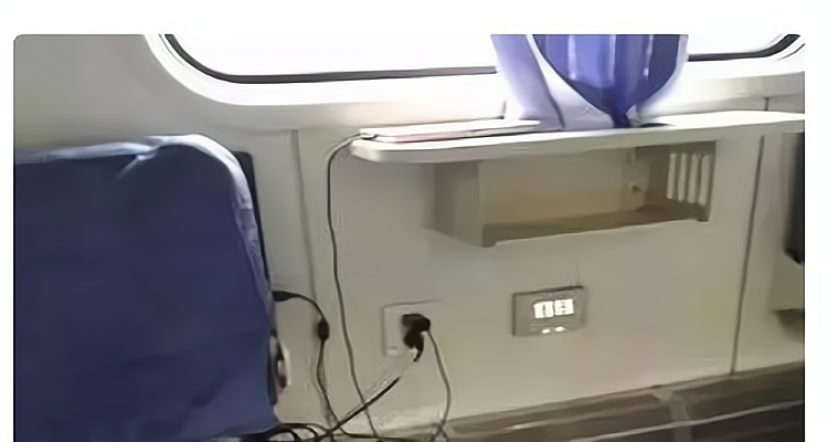 T火车上硬卧充电在哪图片