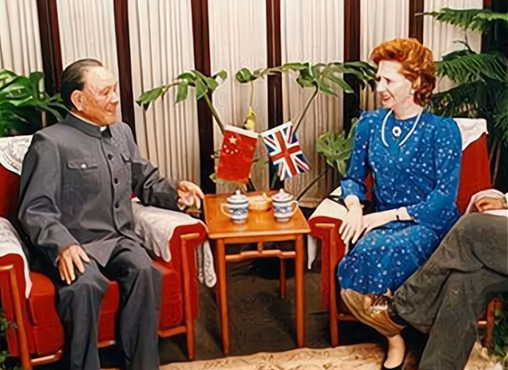 中英谈判期间,耿飚不慎失言惹怒邓公问:谁给你的权利这样说 英国在19