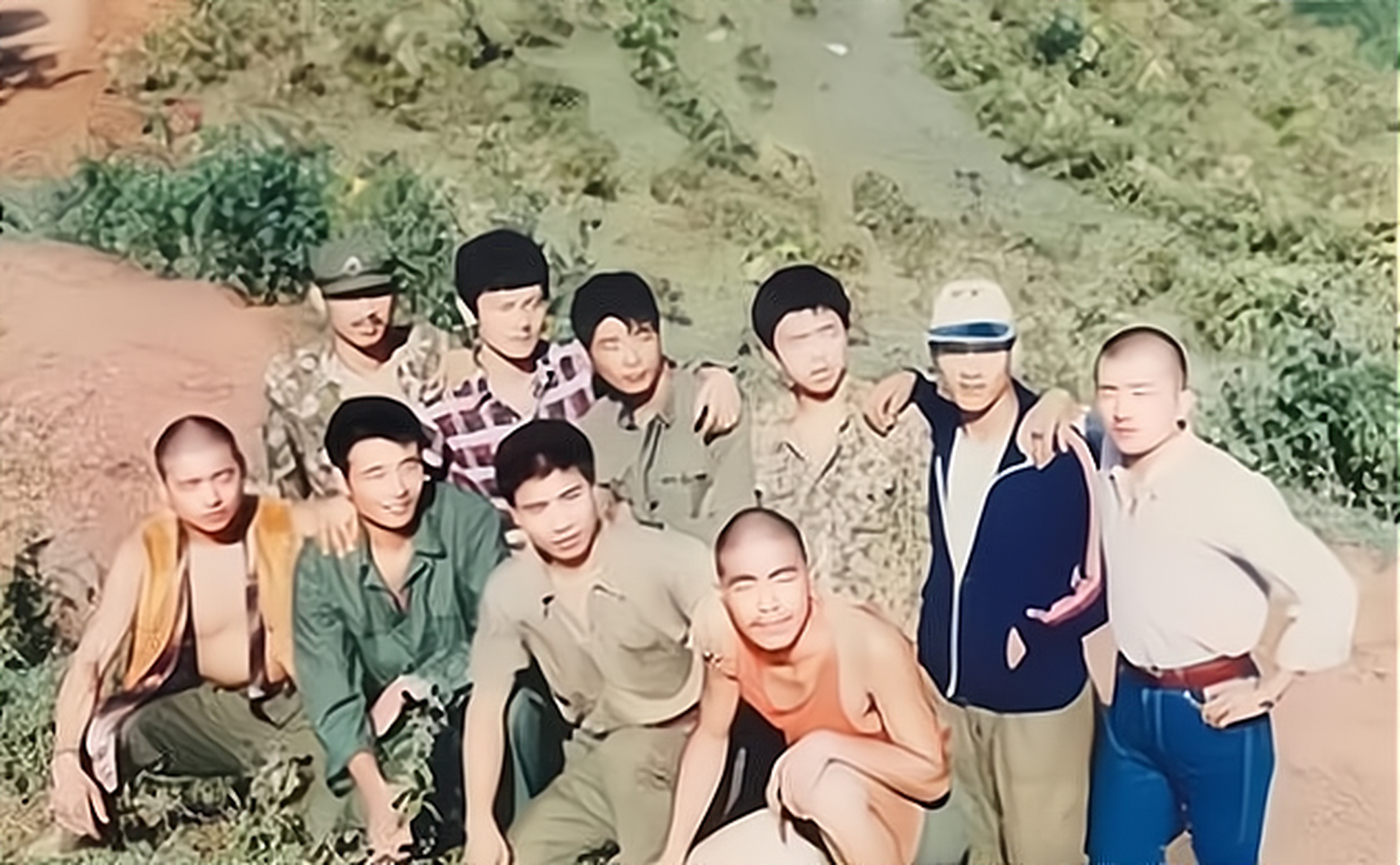 1983年,中国特种兵周秋波参军,凭借出色能力成长为一名优秀侦察兵.