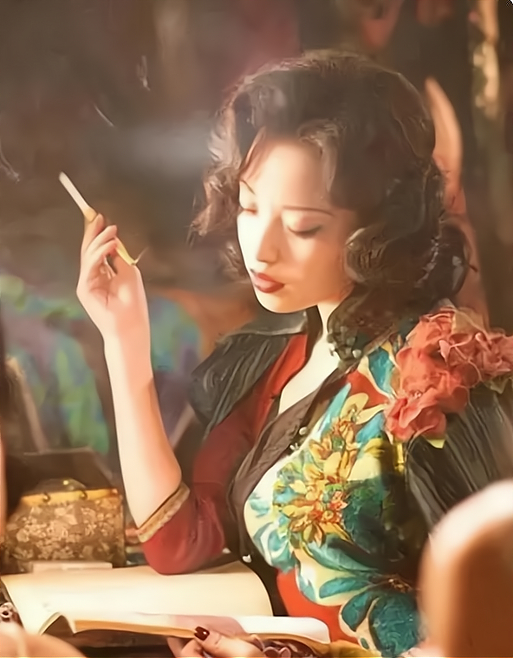 男人喜欢窥视女人,女人喜欢被男人掌控,你情我愿的偷