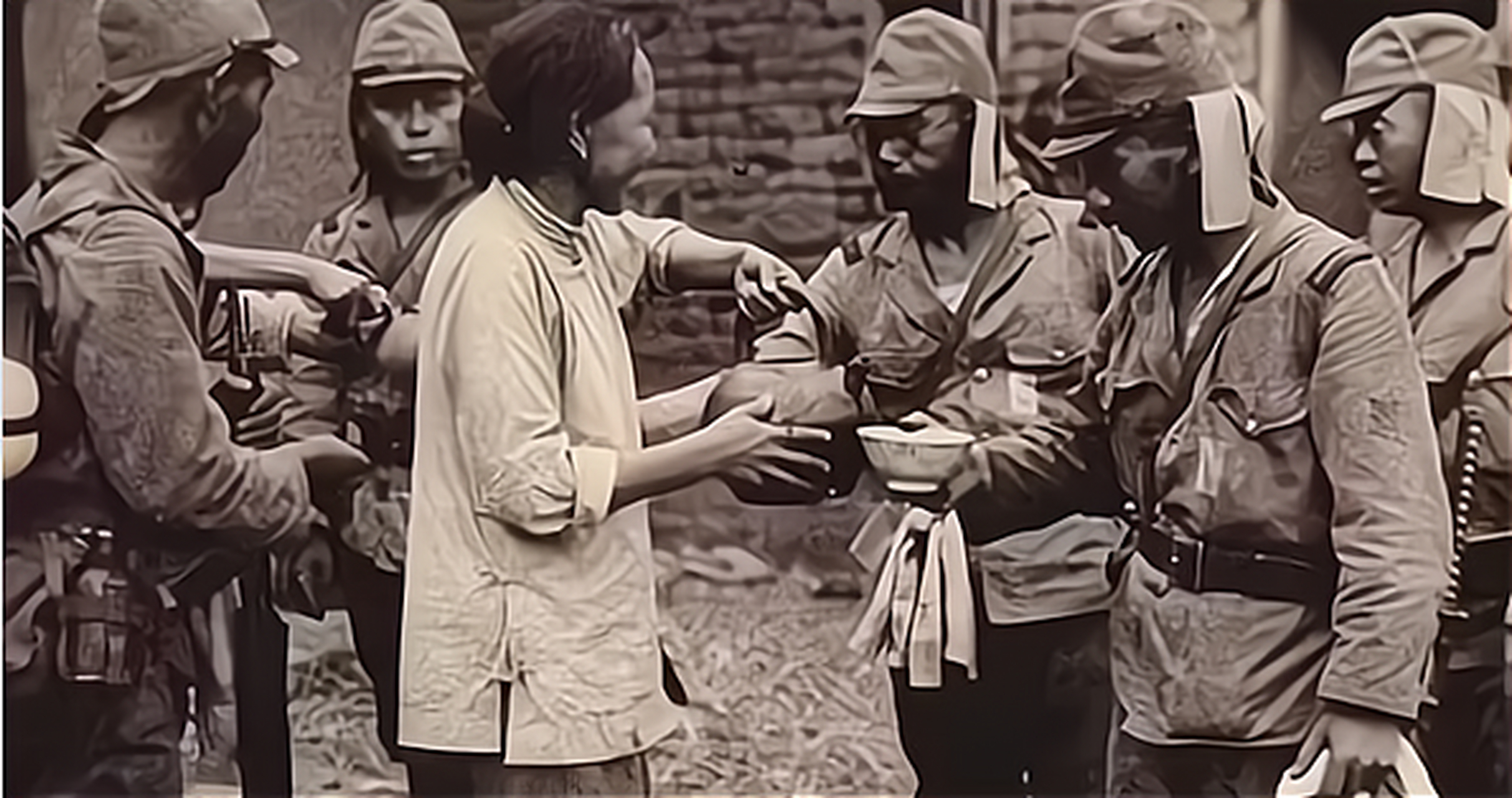 这是发生在1937年北京的一幕,照片上的人姓郝,在卢沟桥事件爆发后,郝