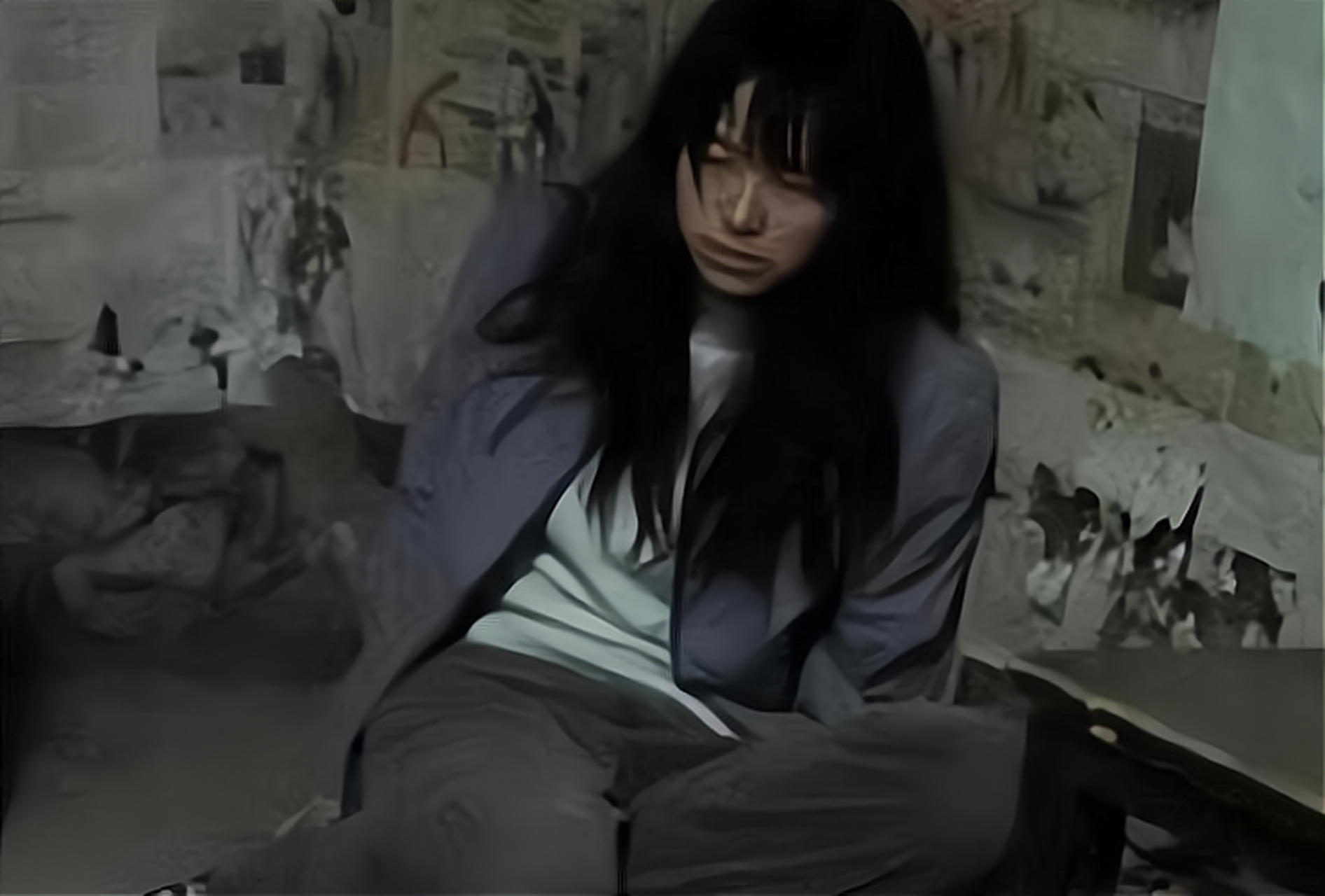 山西恶魔党成喜为圆皇帝梦,建造地下宫殿,囚禁妙龄少女当妃子 2003年5