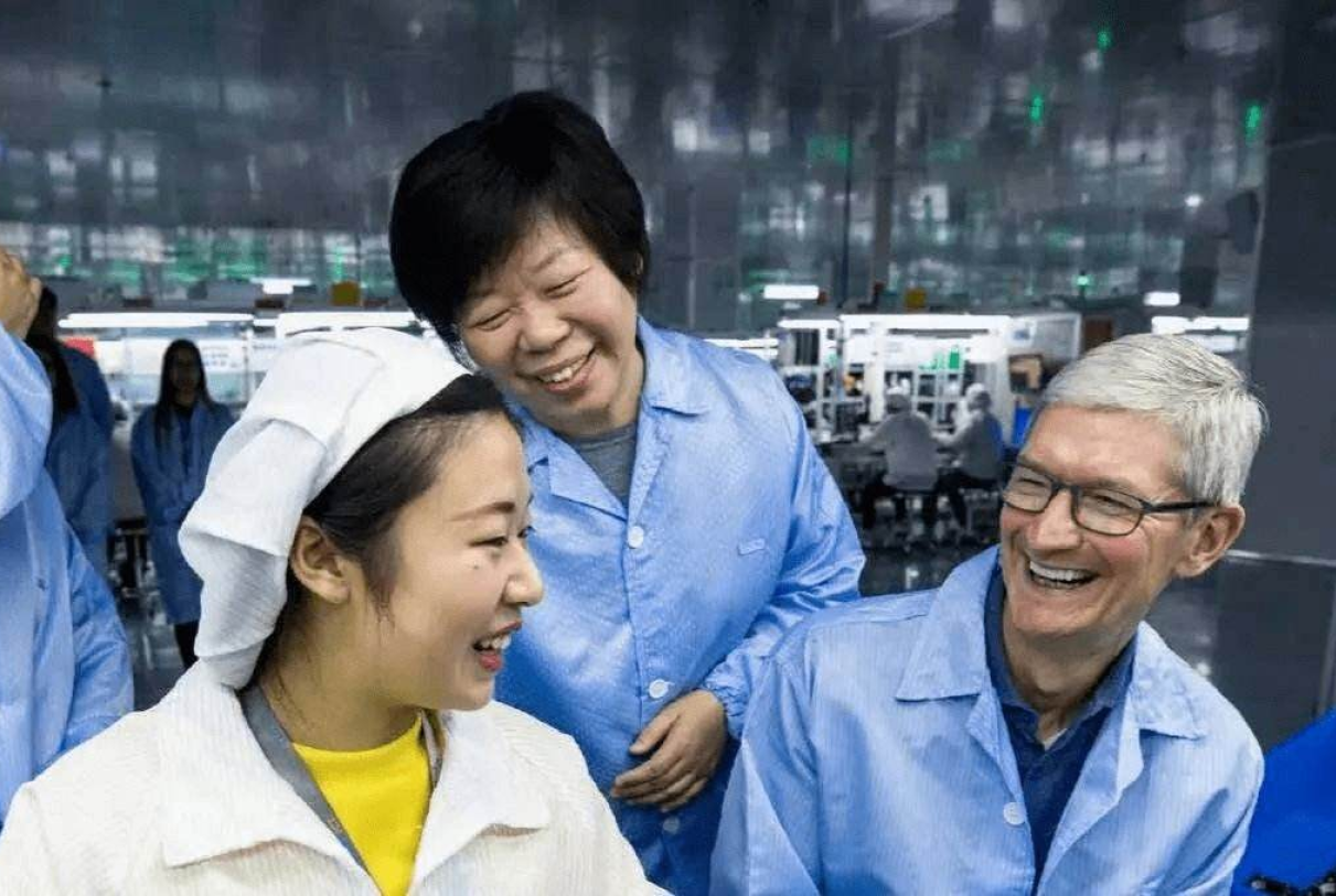 苹果市值突破19万亿，创造“新纪录”背后，离不开3位中国女人！