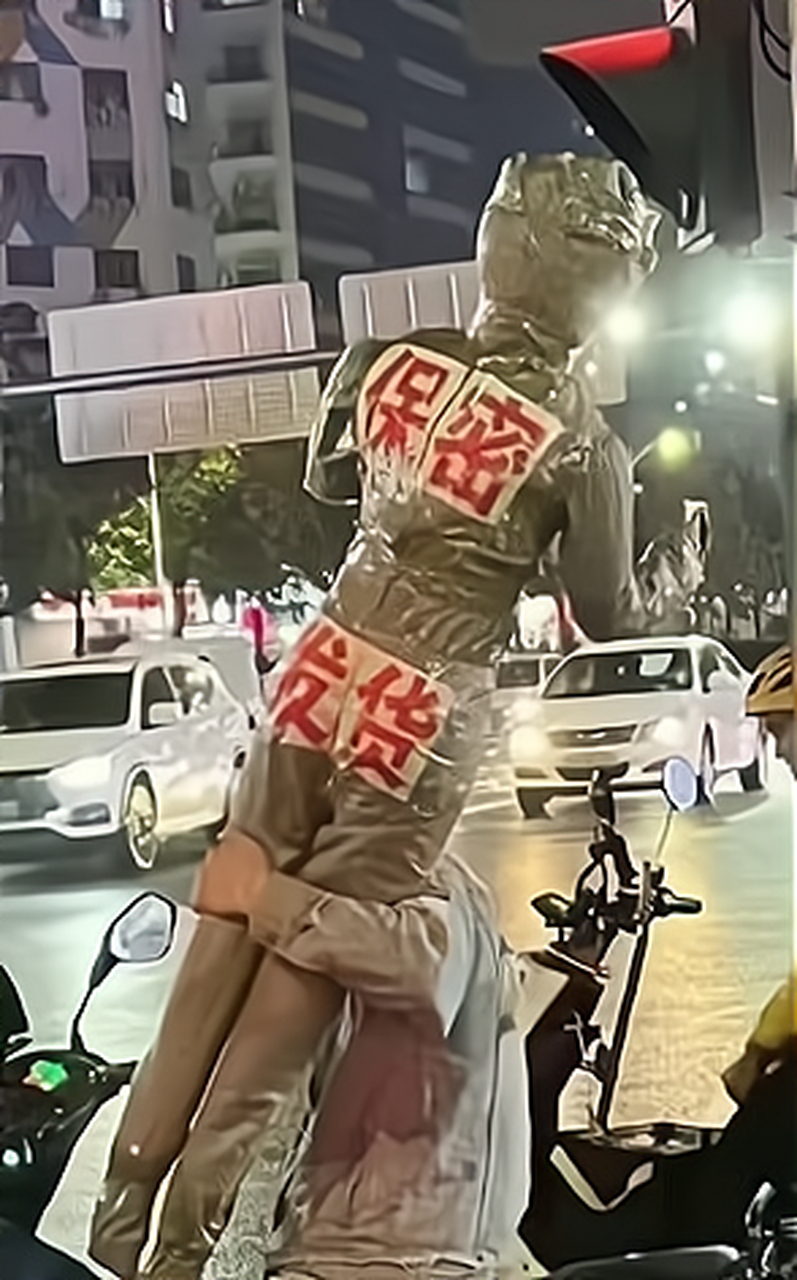 说好的保密发货,送货上门,这让我怎么办?