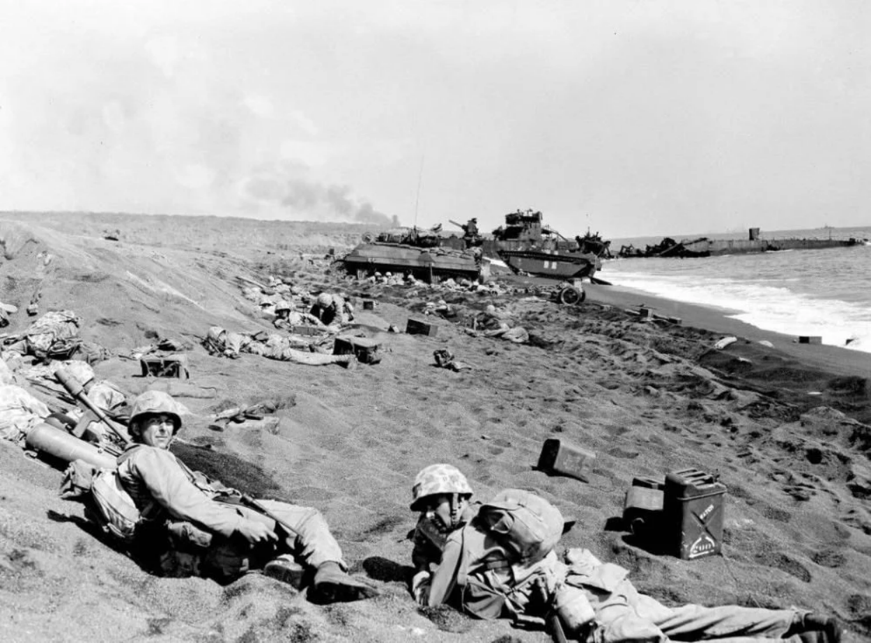 冲绳岛战役中,54万美军围攻10万日军,美军:我们不接受投降