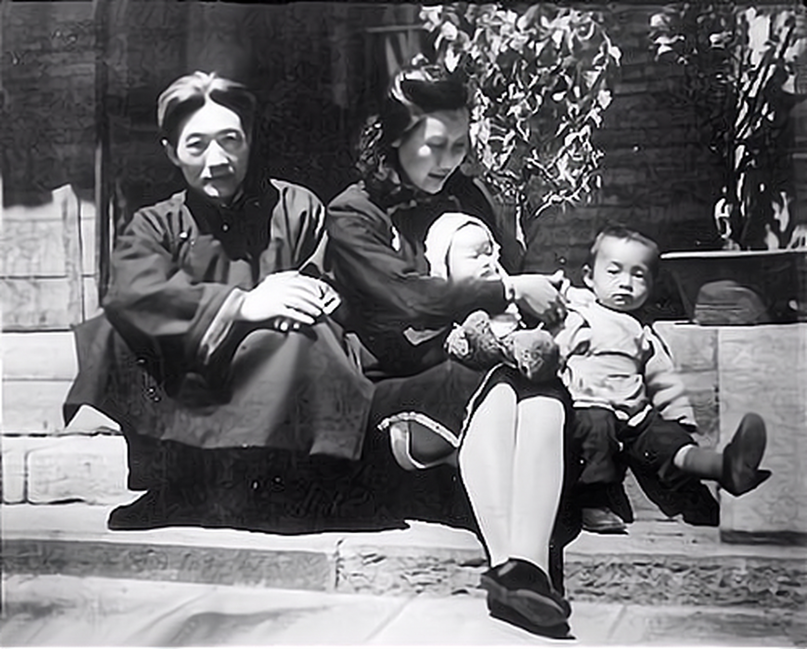 1942年,47岁的徐悲鸿无可救药地爱上了19岁的廖静文,妻子蒋碧薇知道后