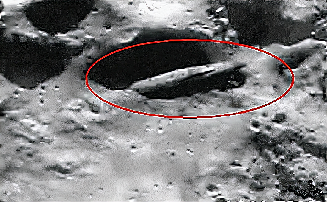 月球巨型远古飞船图片