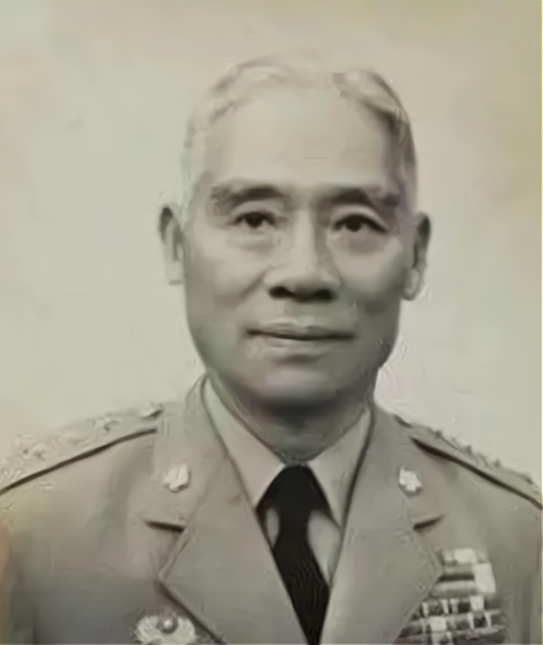 顾祝同任第九军军长时,看上了苏州有名的美女许文蓉,尽管顾祝同已经有