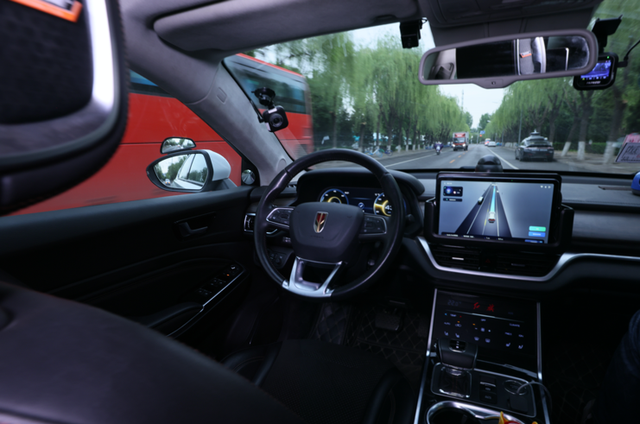 方向盘后无司机”成为现实，集度定义智能汽车3.0时代
