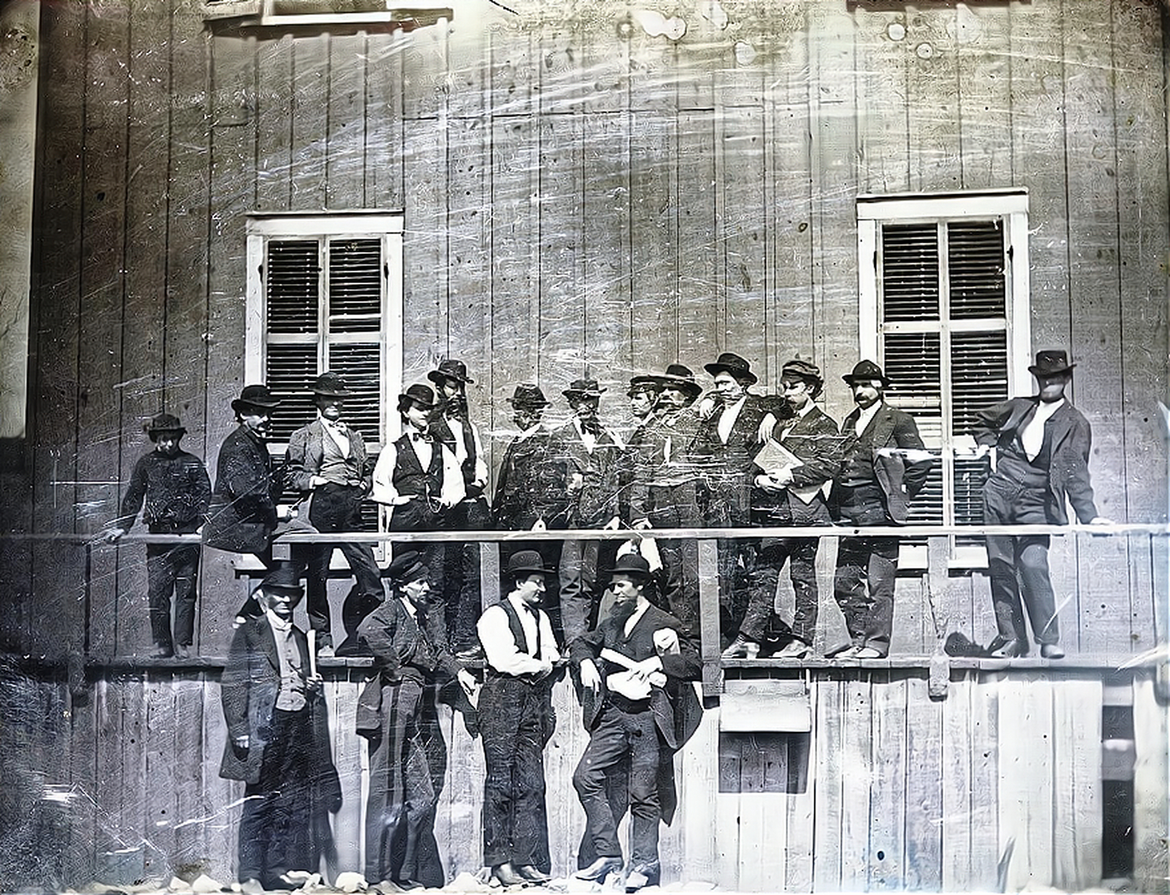 1852年,美国的密苏里,圣路易斯,一群身着礼服的白人农场主,正聚在一起