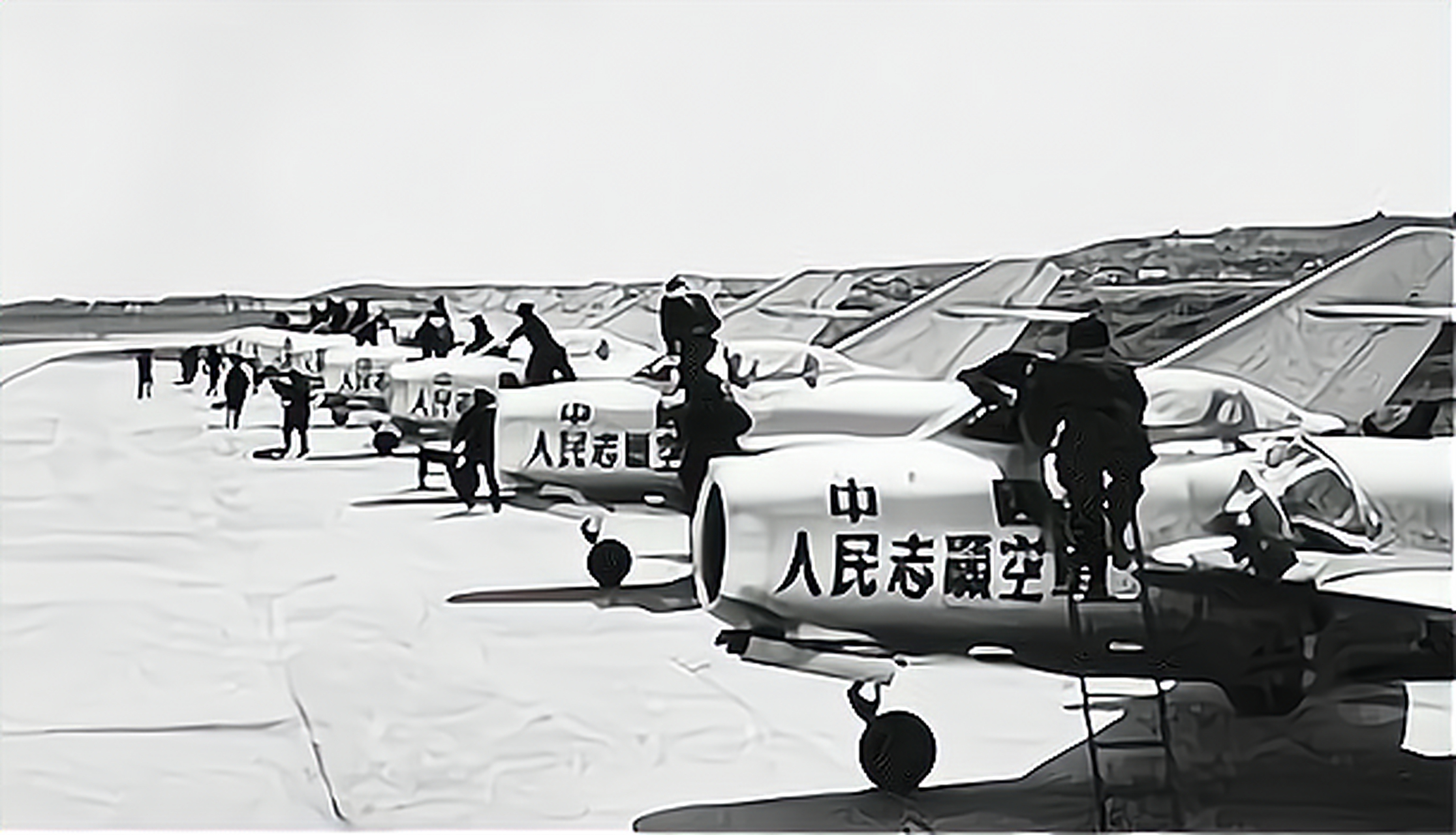 1951年,志愿军飞行员庆功宴,师级首长没人动筷子,只为等一个人 在一次