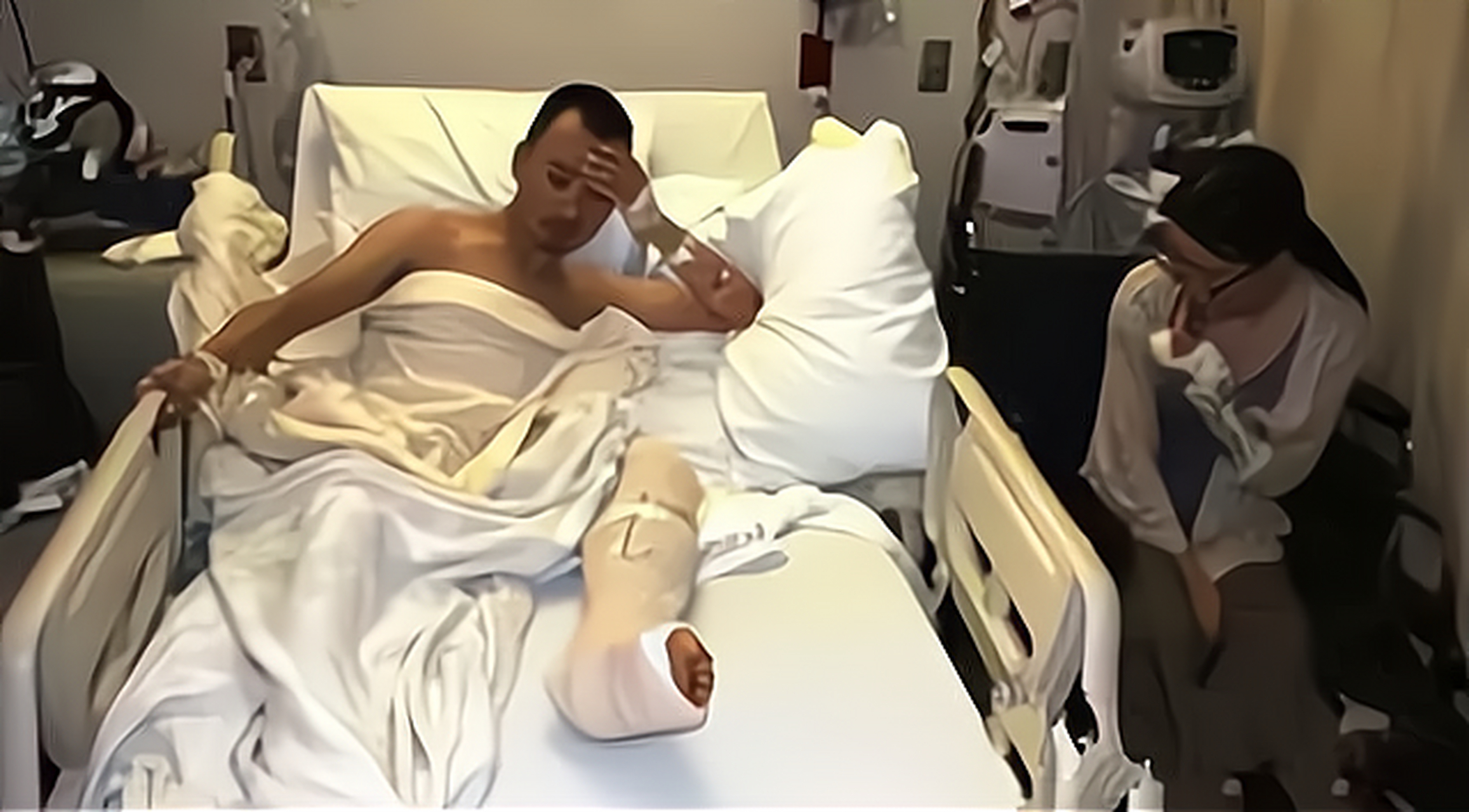 2012年,舒炜和王思因1400元的医疗费,在网上抹黑祖国引起众怒,后来